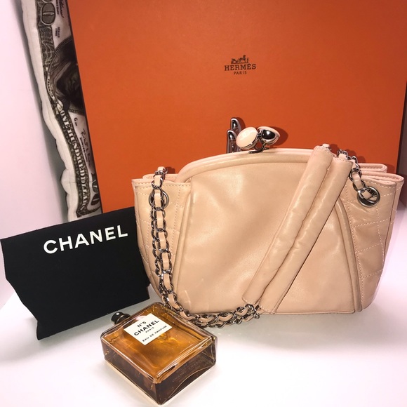 ❤️SOLD❤️AUTHENTIC CHANEL PINK LAMBSKIN CC KISS - Picture 2 of 8